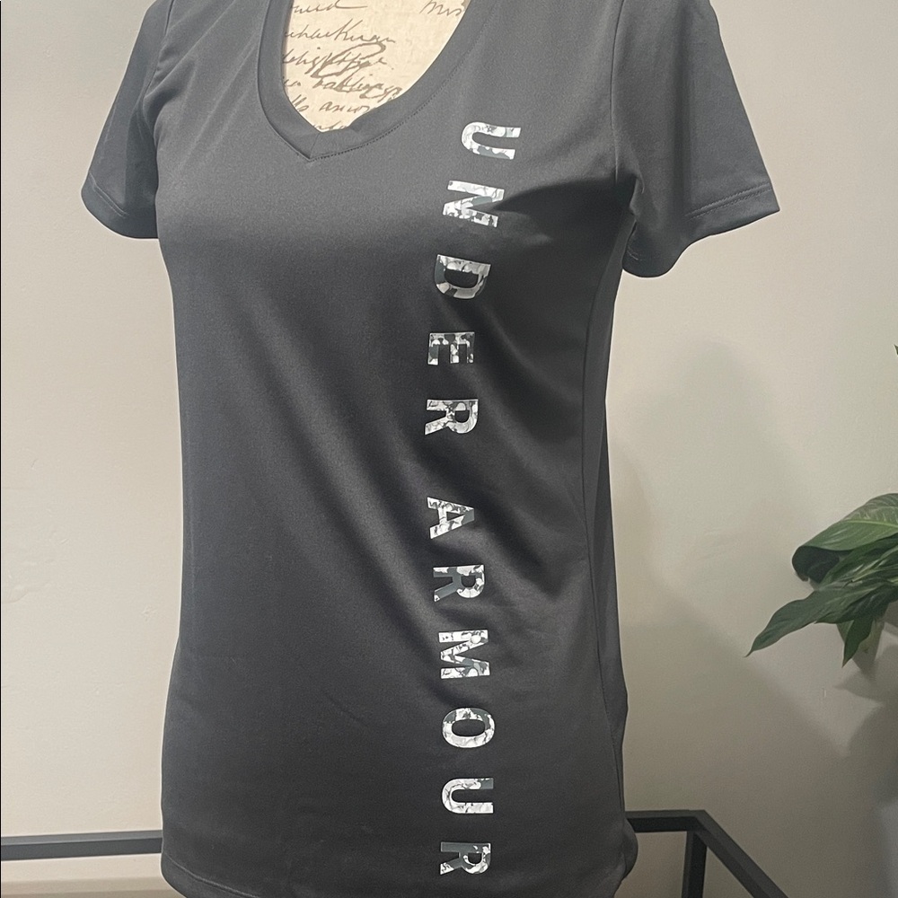 Under Armour Women's Charcoal V-Neck Tee